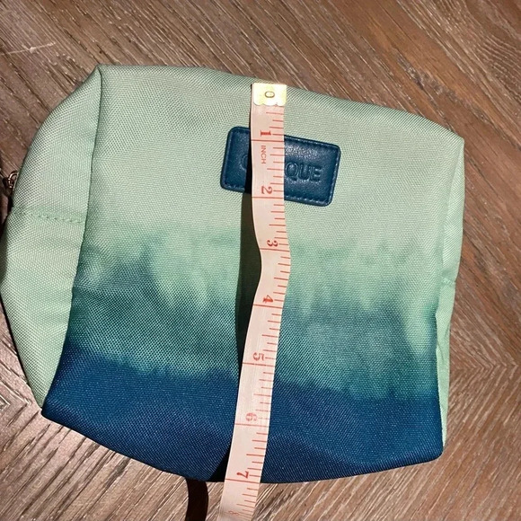 Clinique Ombré Green Polyester Cosmetics Makeup Bag - Picture 3 of 8